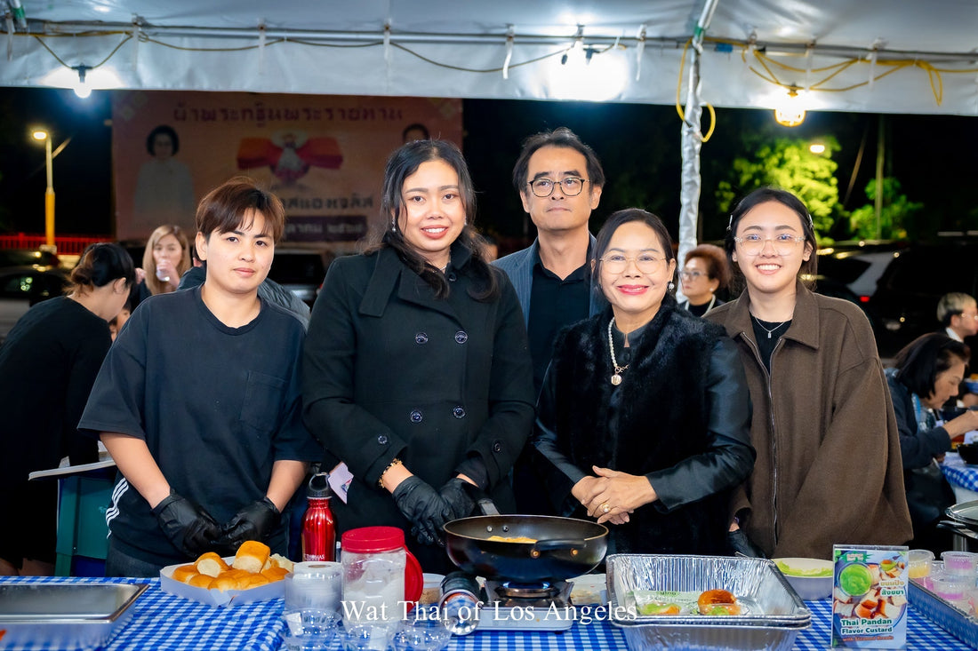Ying Kanom Thai at the Royal Memorial Ceremony